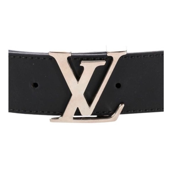 Louis Vuitton Black Leather and Monogram
Canvas Reversable Initials Belt. - Picture 2 of 7